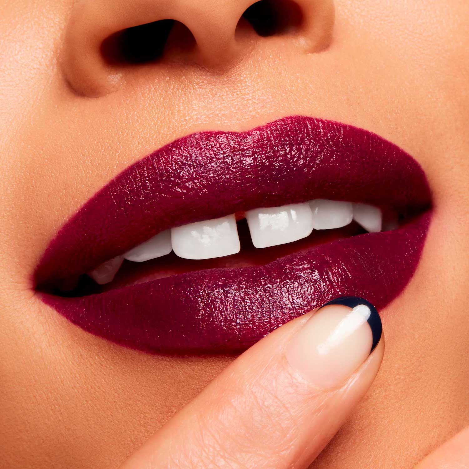 POWDER KISS VELVET BLUR SLIM STICK (BARRA PARA LABIOS)